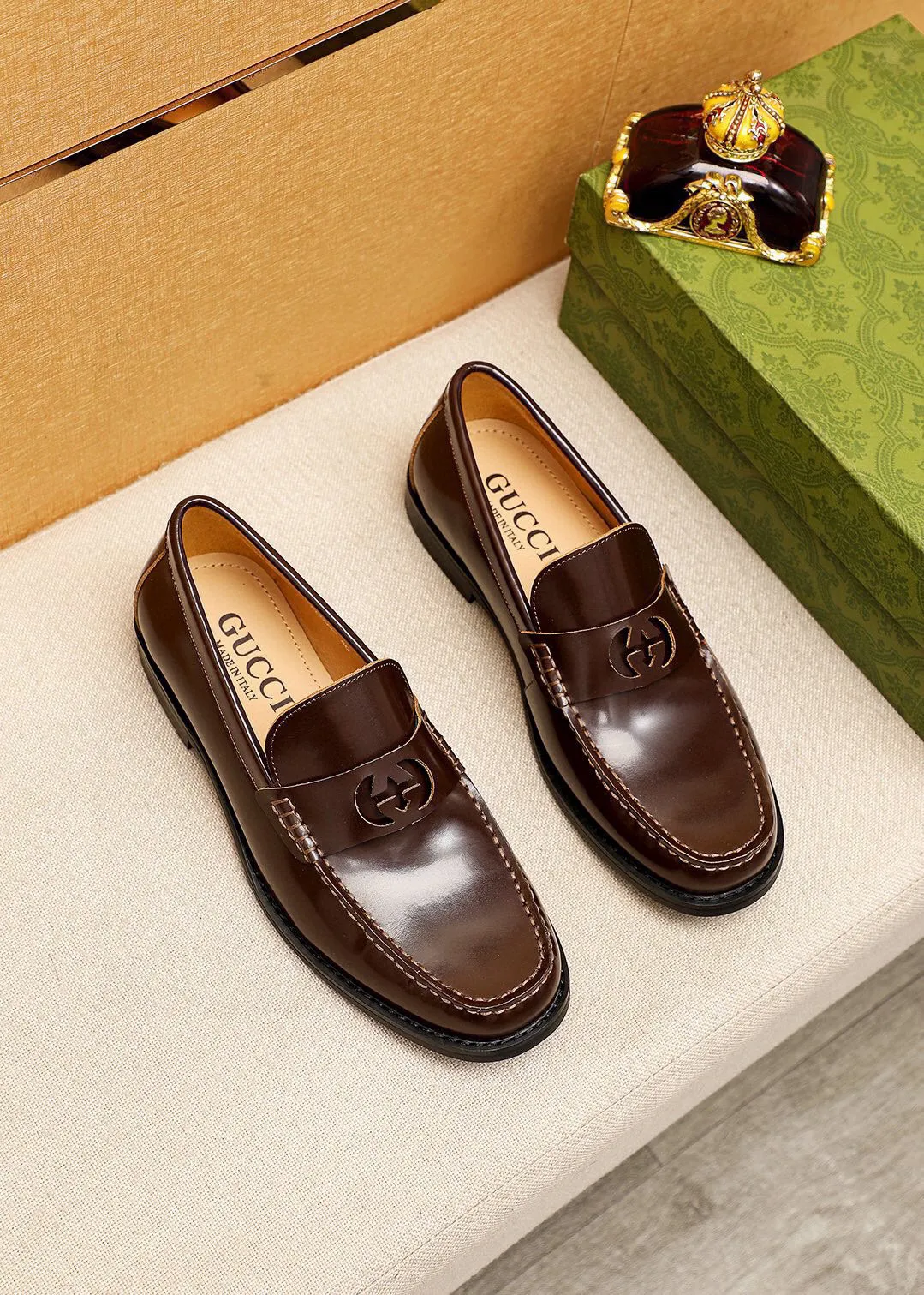 Men's shoes 💰480 💐 Product trademark: GUCCI "Gucci" casual leather shoes Regular size: 38-44 (45🉑️customized) Product materials: Selected imported first-layer open-edge beaded cowhide leather upper + luxury hardware buckle, imported water-dyed cowhide leather lining. Strong three-dimensional visual effect, combined outsole Color: 4⃣️colors available